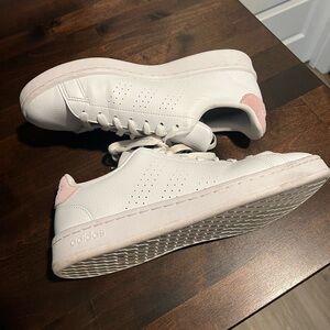 Adidas “Advantage” sneaker